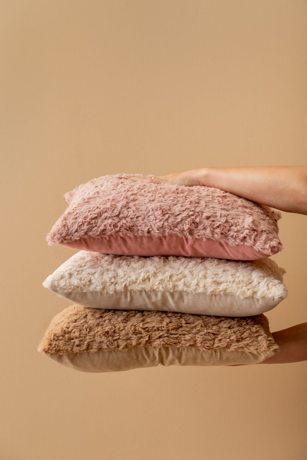 Cushion Tierno furry faded pink